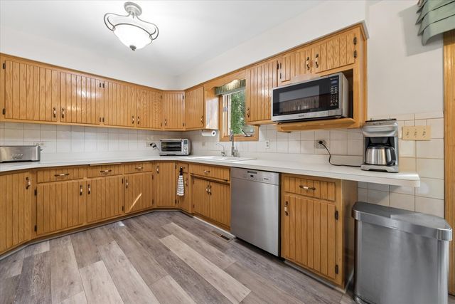 11131 Dineff Road, Lemont, IL 60439