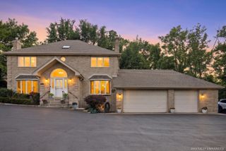 11131 Dineff Road, Lemont, IL 60439