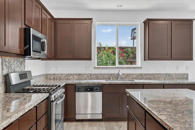 1225 Rosales Lane, Hollister, CA 95023
