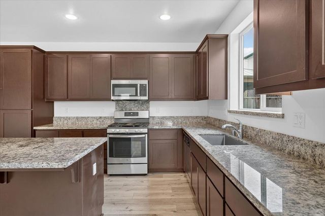 1225 Rosales Lane, Hollister, CA 95023