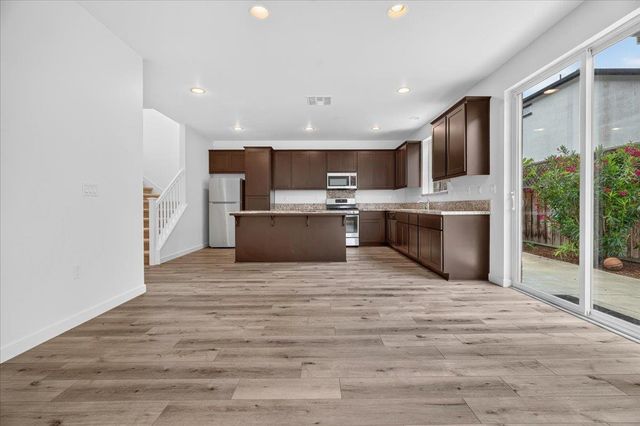 1225 Rosales Lane, Hollister, CA 95023