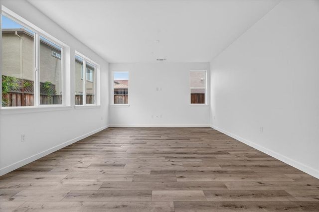 1225 Rosales Lane, Hollister, CA 95023