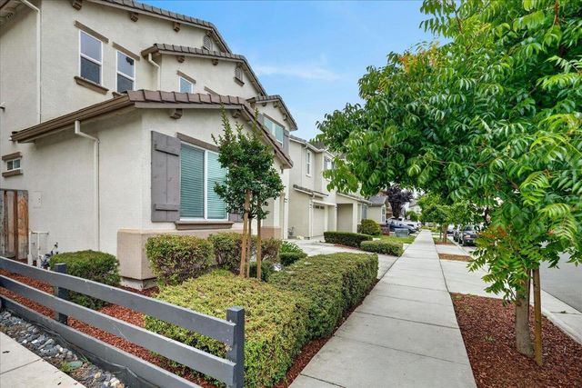 1225 Rosales Lane, Hollister, CA 95023