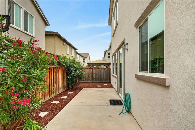 1225 Rosales Lane, Hollister, CA 95023