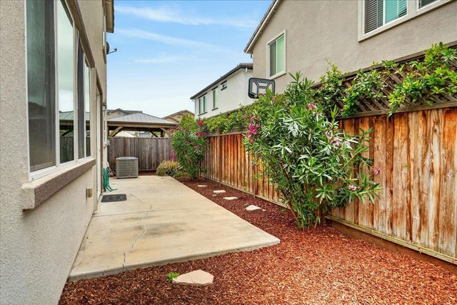 1225 Rosales Lane, Hollister, CA 95023