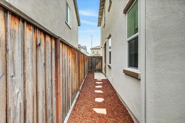 1225 Rosales Lane, Hollister, CA 95023