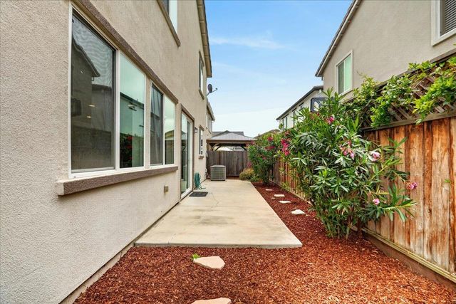 1225 Rosales Lane, Hollister, CA 95023