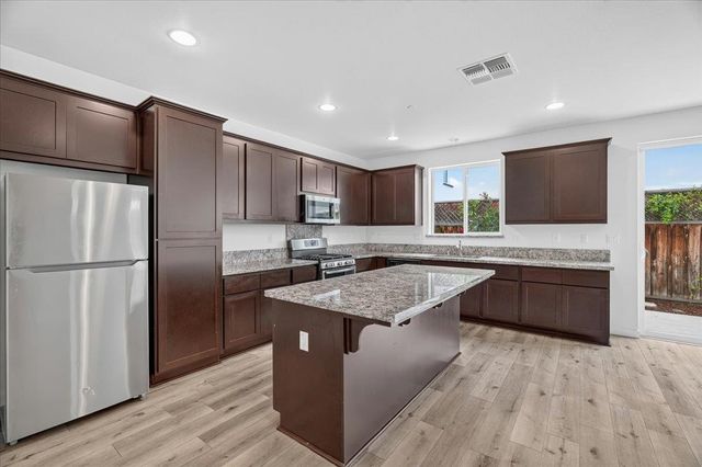 1225 Rosales Lane, Hollister, CA 95023
