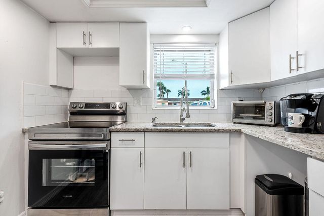 2523 DUDLEY Drive W B, West Palm Beach, FL 33415
