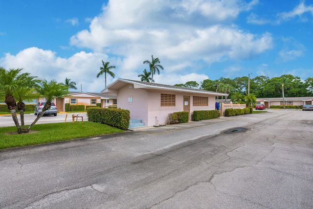 2523 DUDLEY Drive W B, West Palm Beach, FL 33415