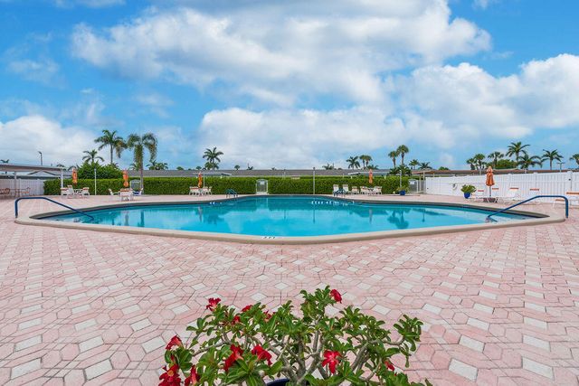 2523 DUDLEY Drive W B, West Palm Beach, FL 33415