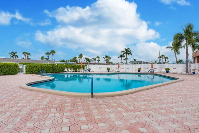 2523 DUDLEY Drive W B, West Palm Beach, FL 33415