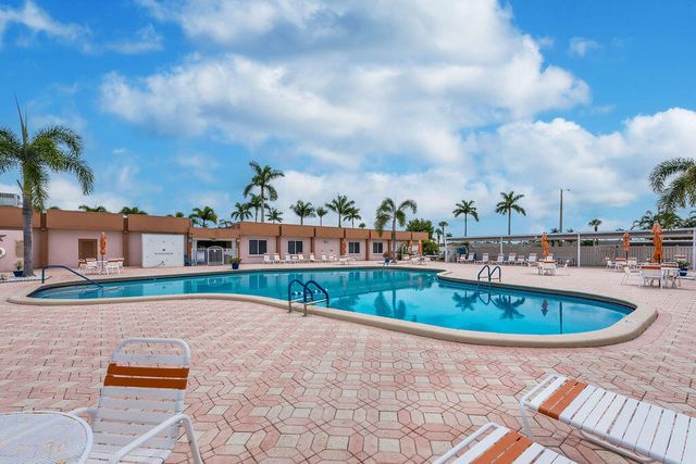 2523 DUDLEY Drive W B, West Palm Beach, FL 33415