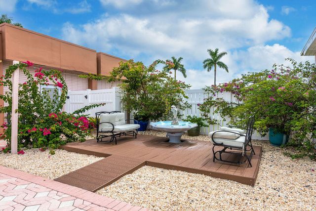 2523 DUDLEY Drive W B, West Palm Beach, FL 33415