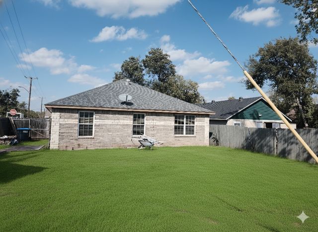 2900 Fitzhugh Avenue, Fort Worth, TX 76105