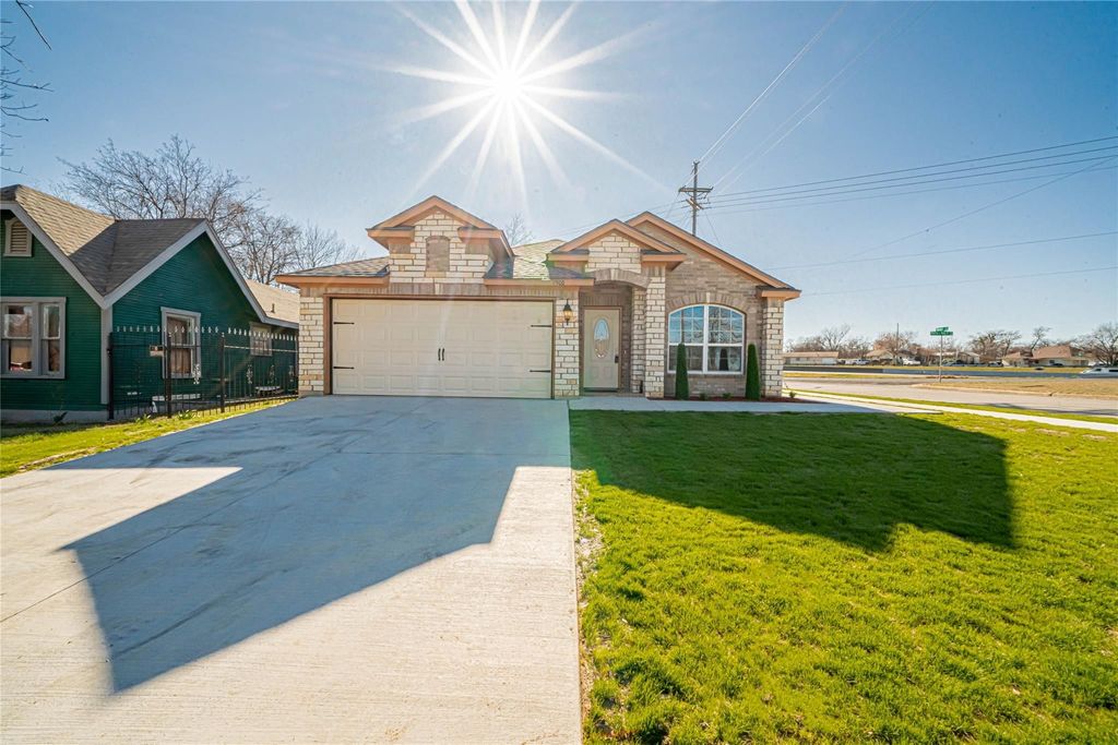 2900 Fitzhugh Avenue, Fort Worth, TX 76105