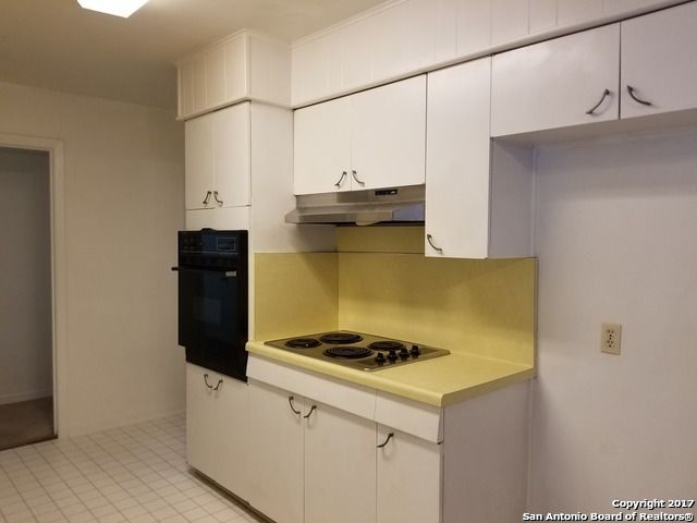 214 BEECHWOOD AVE, Universal City, TX 78148