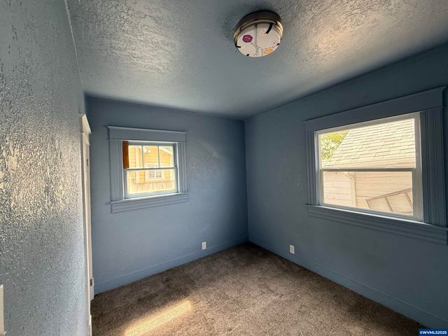 505 18th St SE, Salem, OR 97301