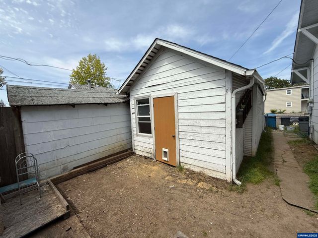 505 18th St SE, Salem, OR 97301