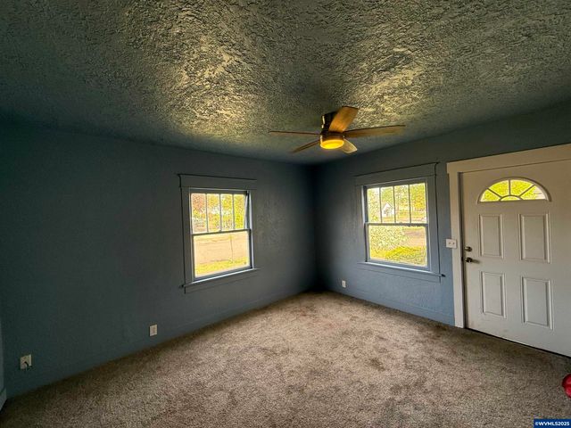 505 18th St SE, Salem, OR 97301