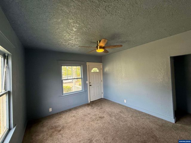505 18th St SE, Salem, OR 97301