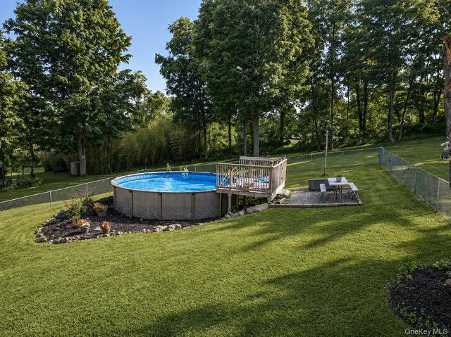 20 County Highway 17, Thompson Ridge, NY 10985