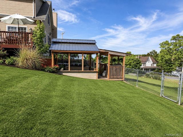 20 County Highway 17, Thompson Ridge, NY 10985
