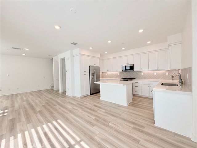 1677 W Lincoln 103, Anaheim, CA 92801