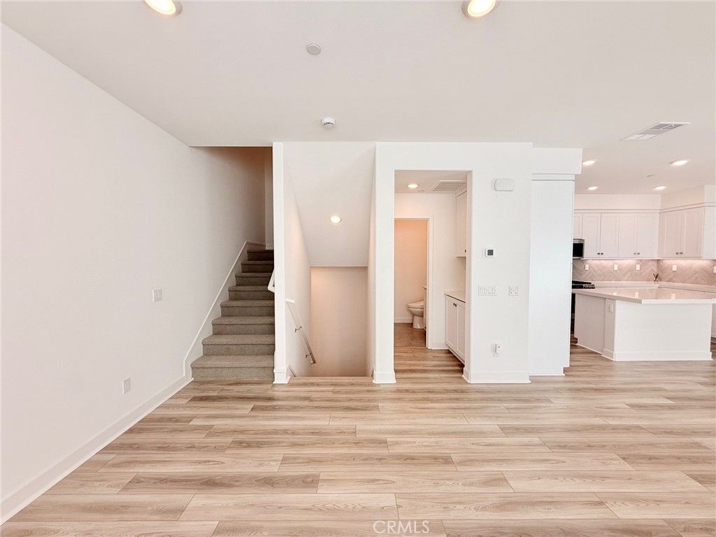 Image 12 of property listing at 1677 W Lincoln 103, Anaheim, CA 92801