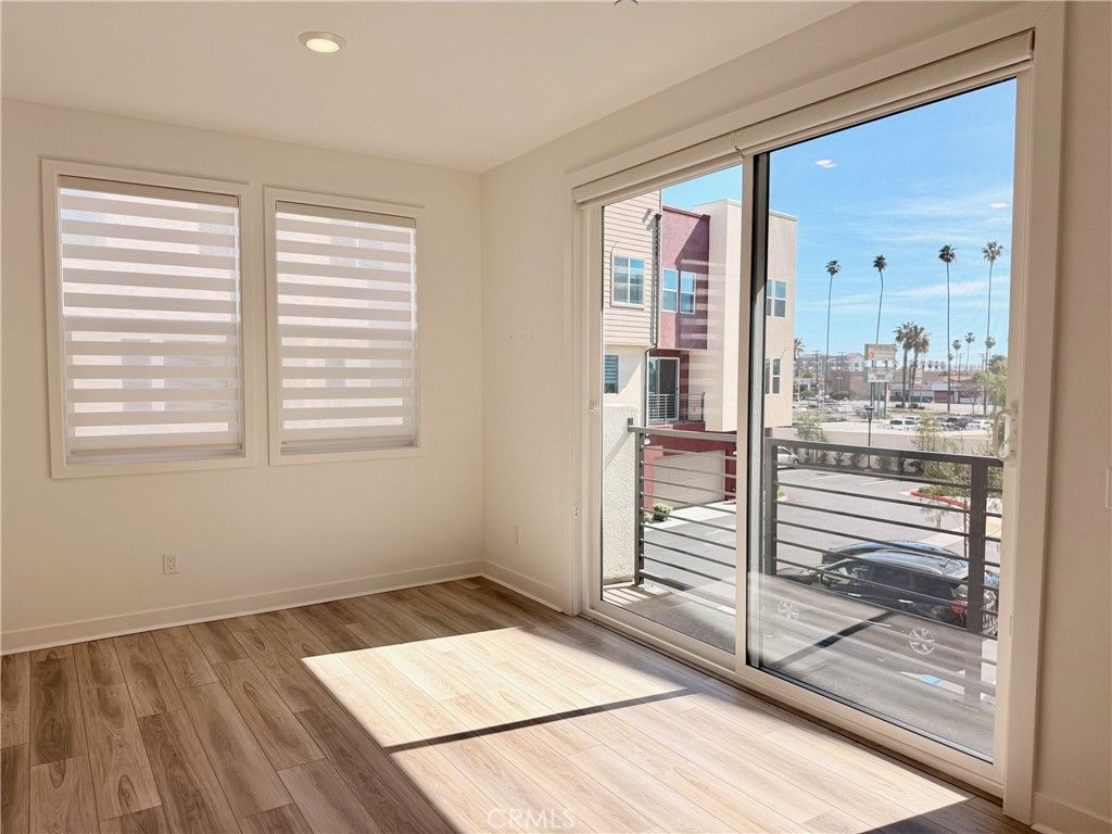 Image 8 of property listing at 1677 W Lincoln 103, Anaheim, CA 92801