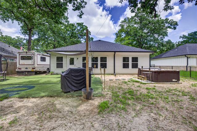 106 Paseo Patricia, Gun Barrel City, TX 75156