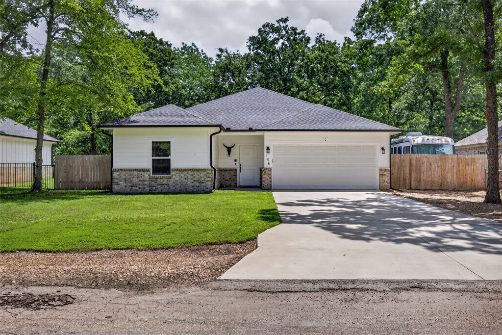 106 Paseo Patricia, Gun Barrel City, TX 75156