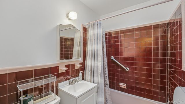 14101 Jewel Avenue, Flushing, NY 11367