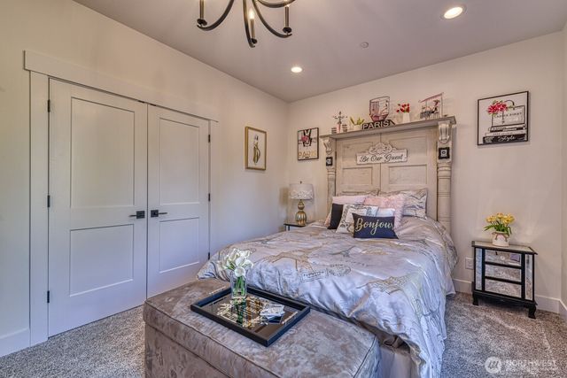 6 Crescent Valley Drive NW, Gig Harbor, WA 98332