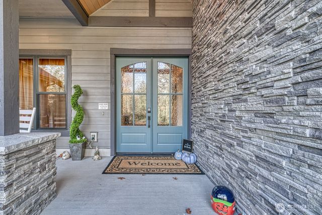 6 Crescent Valley Drive NW, Gig Harbor, WA 98332