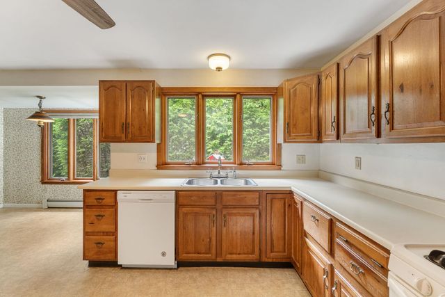 106 Killarney Road, Burlington, VT 05408