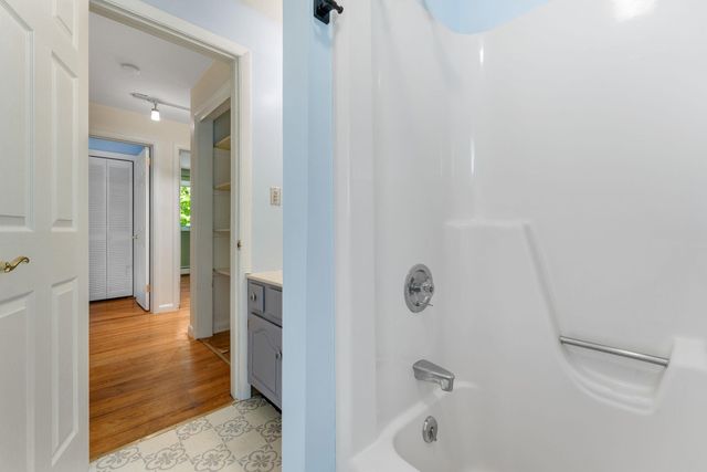 106 Killarney Road, Burlington, VT 05408