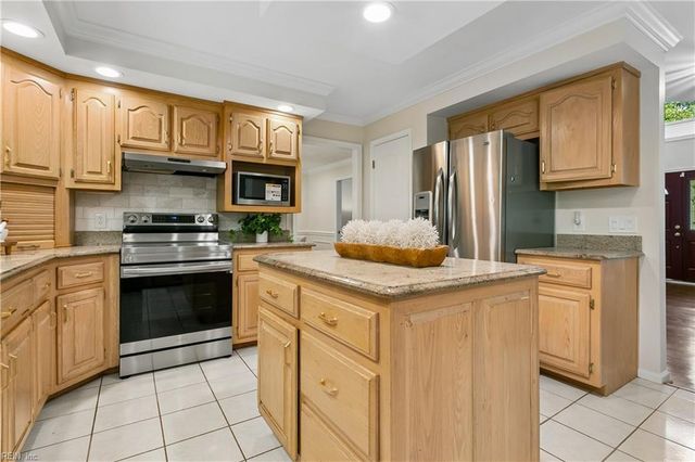 108 Flag Creek RD, Yorktown, VA 23693