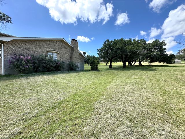 500 Apache Trail, Comanche, TX 76442
