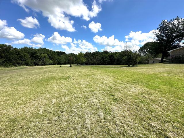 500 Apache Trail, Comanche, TX 76442