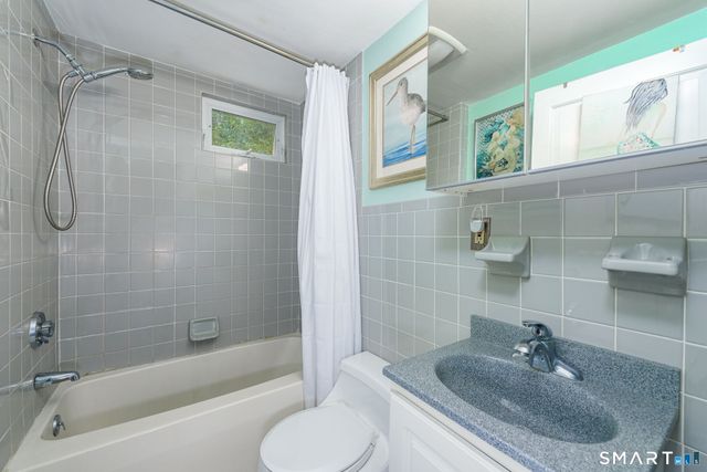 70 Browns Lane, Old Lyme, CT 06371
