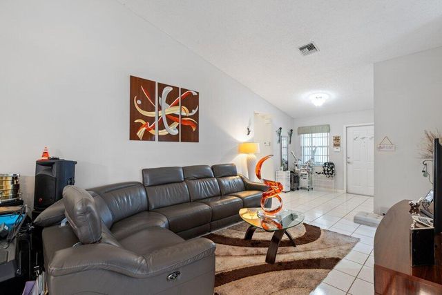 3261 Anthony Circle N, West Palm Beach, FL 33417