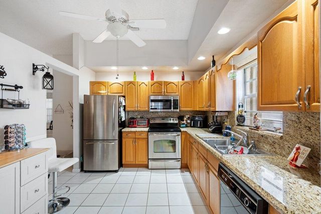3261 Anthony Circle N, West Palm Beach, FL 33417