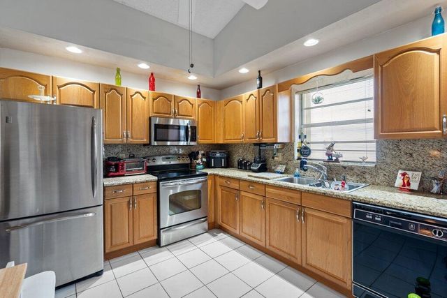 3261 Anthony Circle N, West Palm Beach, FL 33417