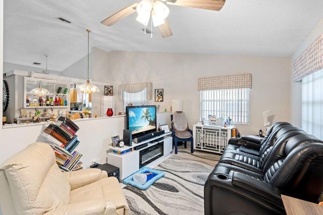 3261 Anthony Circle N, West Palm Beach, FL 33417