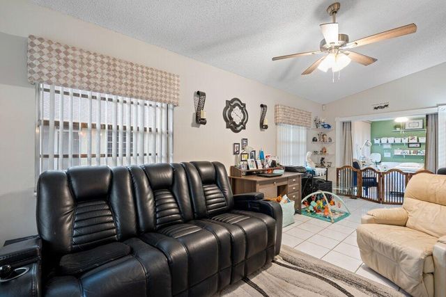 3261 Anthony Circle N, West Palm Beach, FL 33417