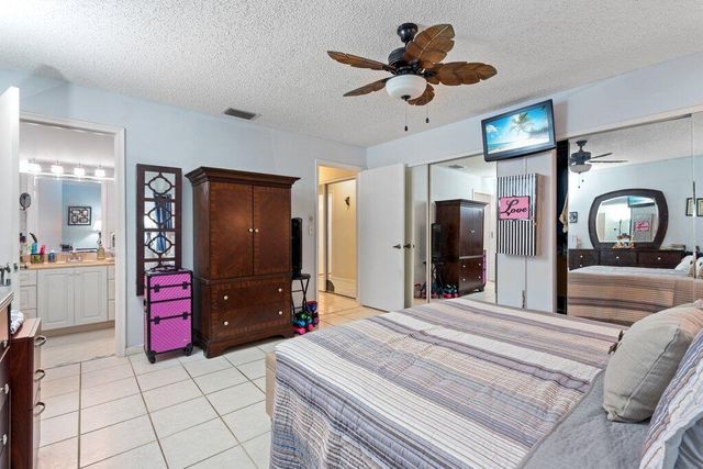 3261 Anthony Circle N, West Palm Beach, FL 33417