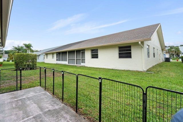3261 Anthony Circle N, West Palm Beach, FL 33417
