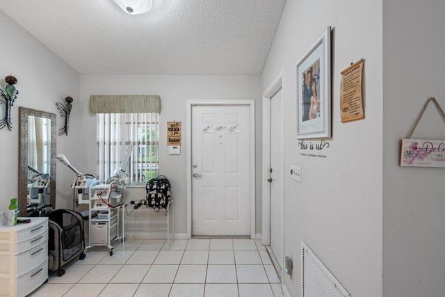 3261 Anthony Circle N, West Palm Beach, FL 33417