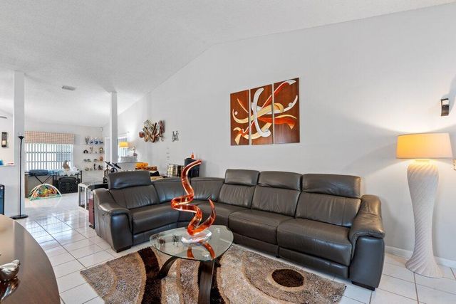 3261 Anthony Circle N, West Palm Beach, FL 33417